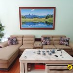 hinh anh tranh treo tren ghe sofa phong khach dep