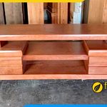 Lý do kệ tivi gỗ xoan đào phòng khách được ưa chuộng
