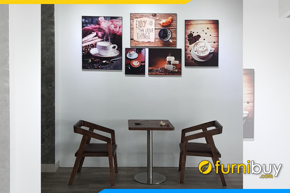 Khong gian quan cafe khach tu treo tranh