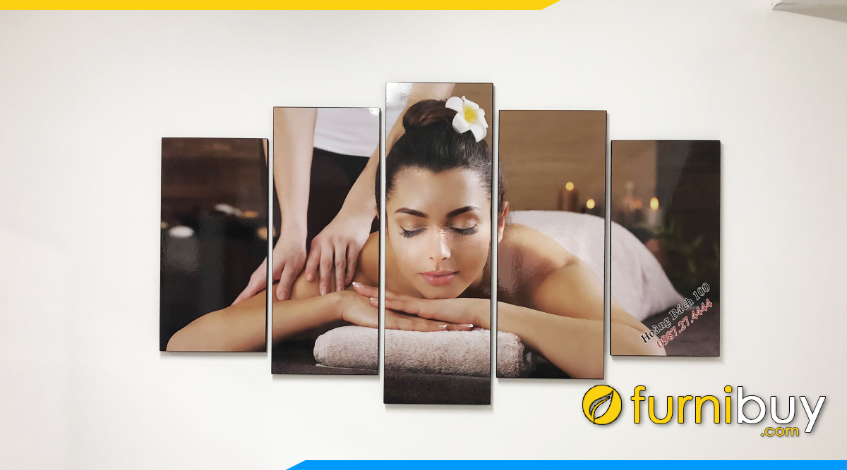 Tranh spa hinh co gai kho lon dep treo sanh le tan spa