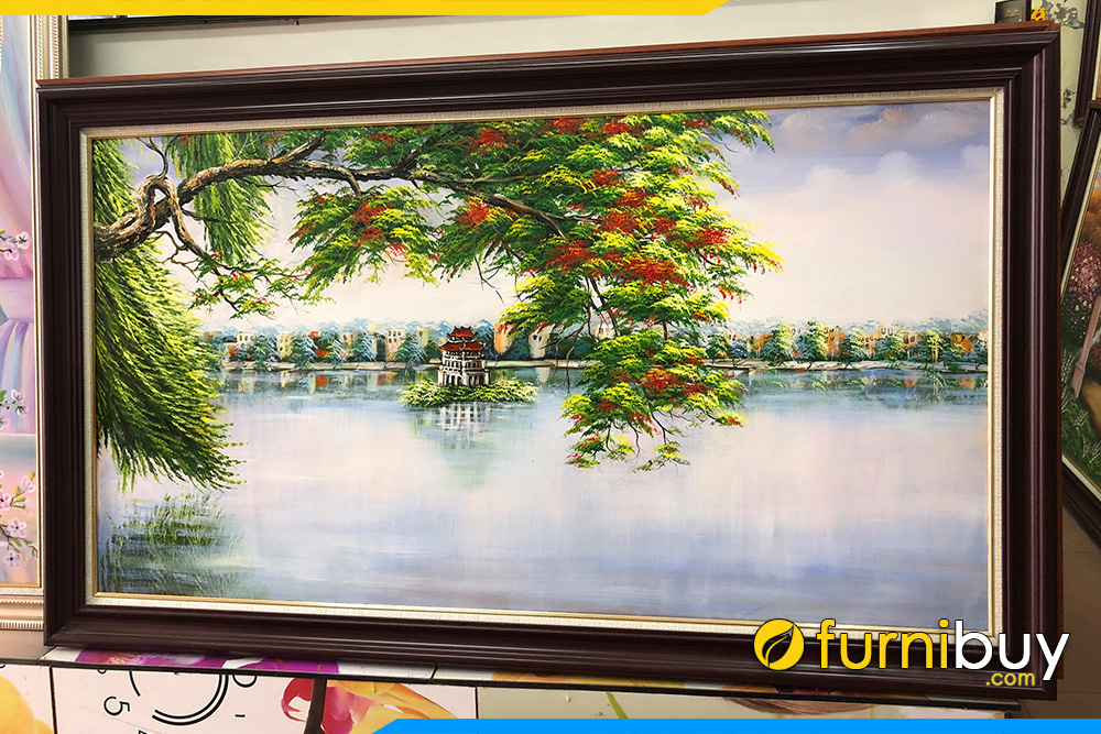 Những bức tranh sơn dầu phong cảnh Hồ Gươm là một tác phẩm nghệ thuật tuyệt vời. Với vẻ đẹp hoang sơ và thanh bình của hồ cùng với hiệu ứng ánh sáng, màu sắc độc đáo, bạn sẽ không thể rời mắt khỏi các chi tiết của bức tranh.