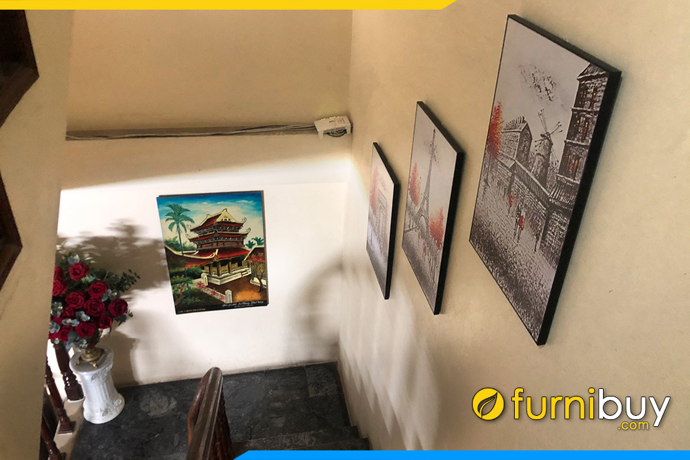 Tranh treo cau thang tang 2 nha pho chau au amia 1852